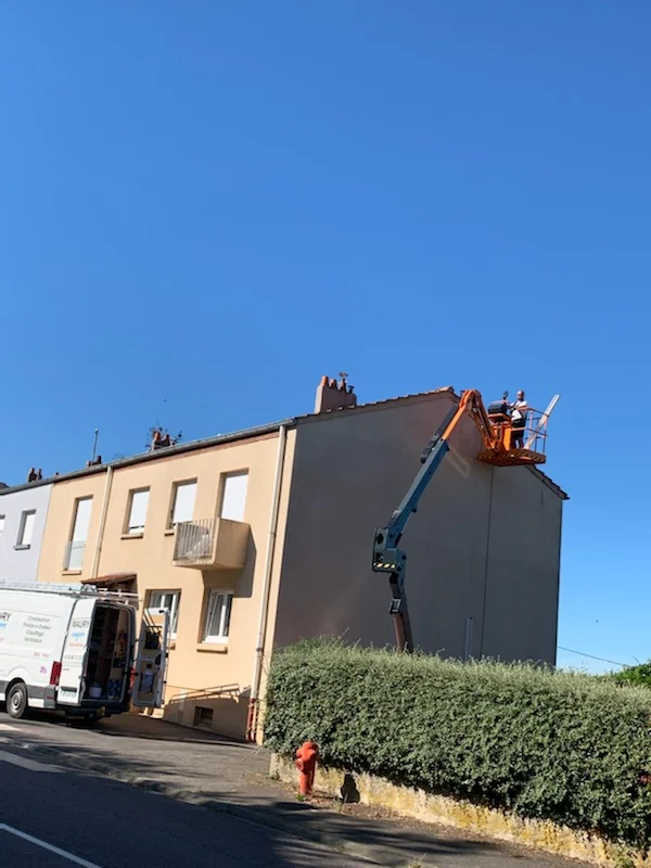 Monte charge pour l'installation d'une clim